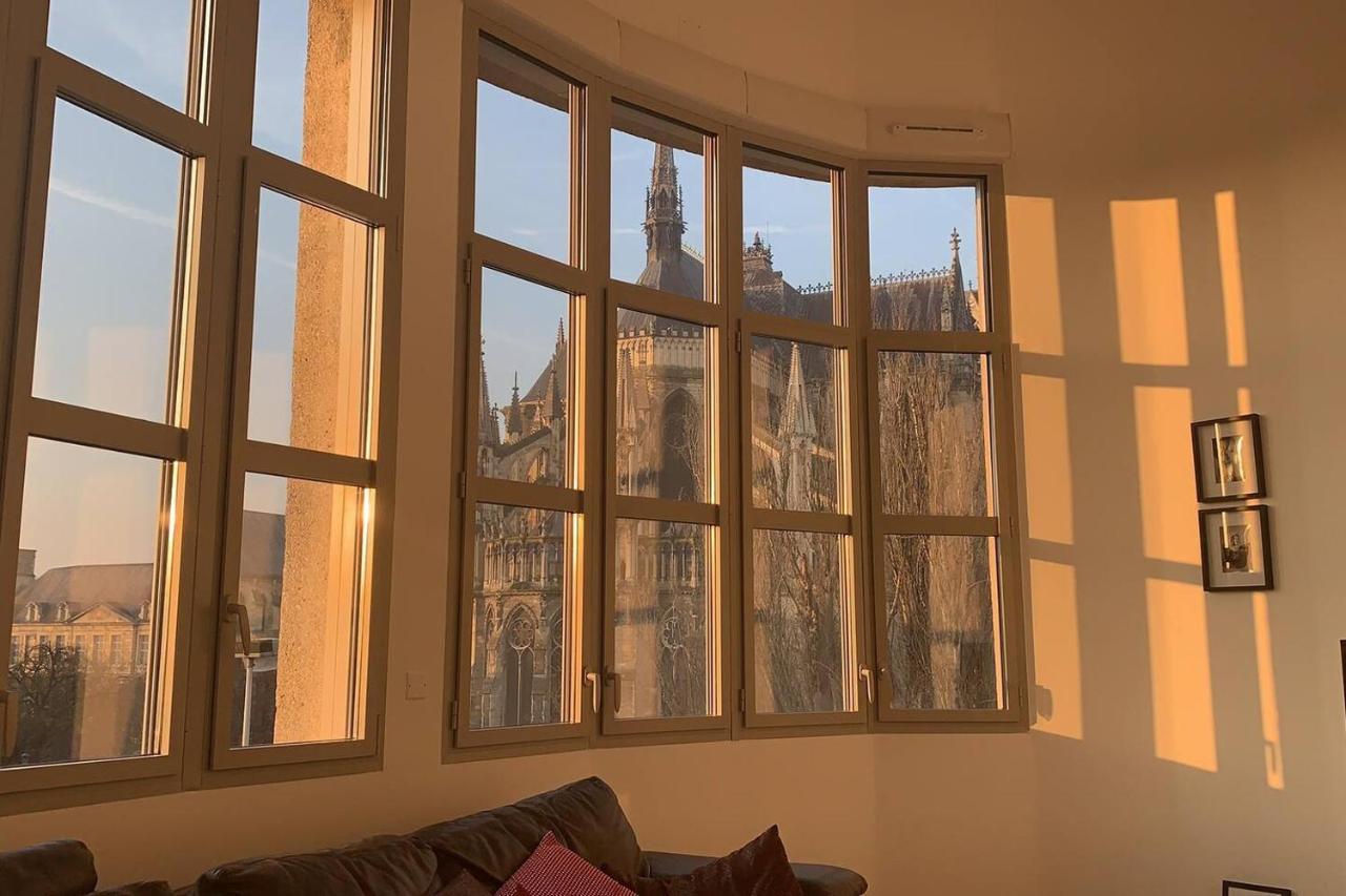 Апартаменты Loft Des Sacres - Vue Unique Sur La Cathedrale Реймс Экстерьер фото